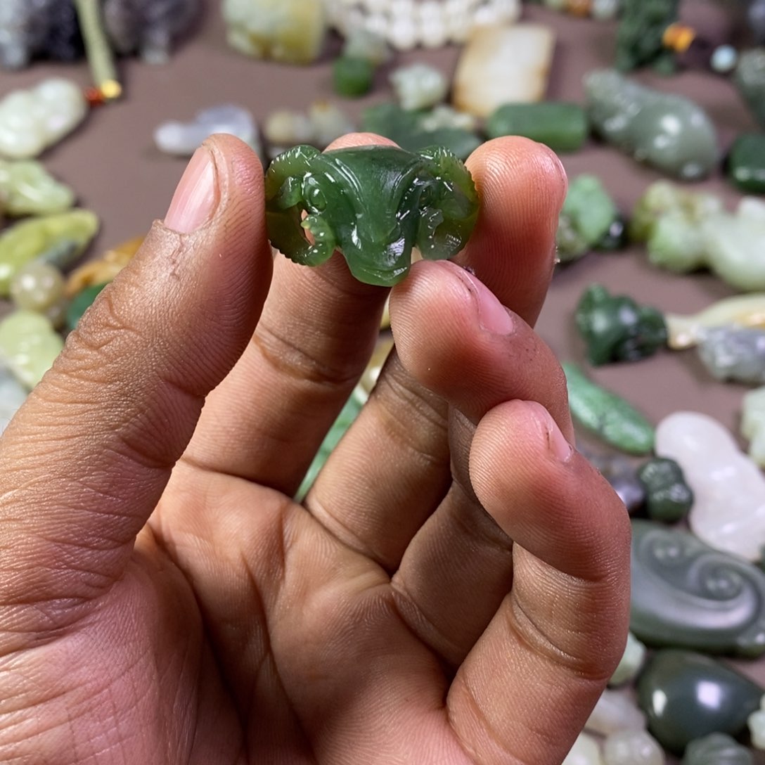 和田玉颈饰未镶嵌定制