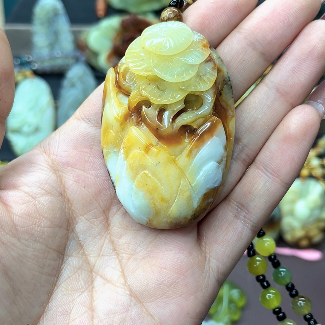 蛇纹石玉挂件未镶嵌