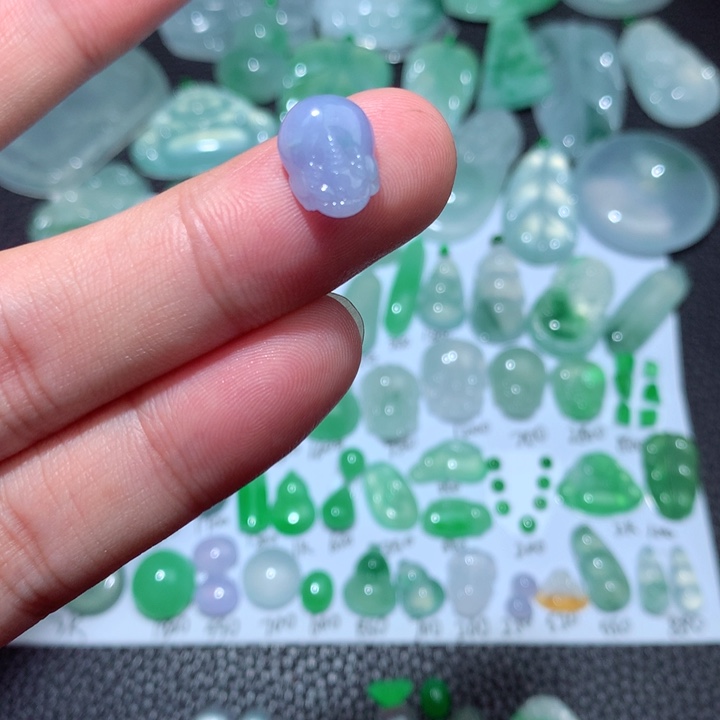 翡翠颈饰未镶嵌貔貅