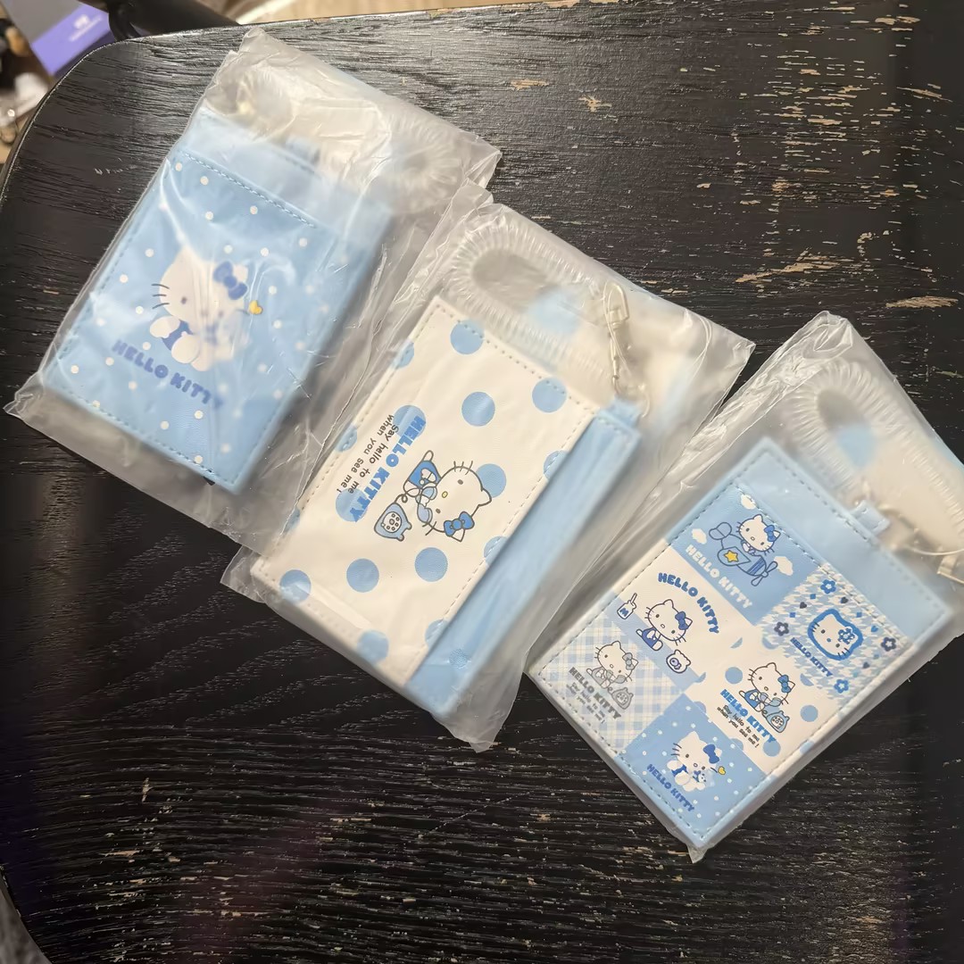 【大阪限定】Hello Kitty 钥匙扣 飞机系列 浅蓝色卡 包 飞机牌