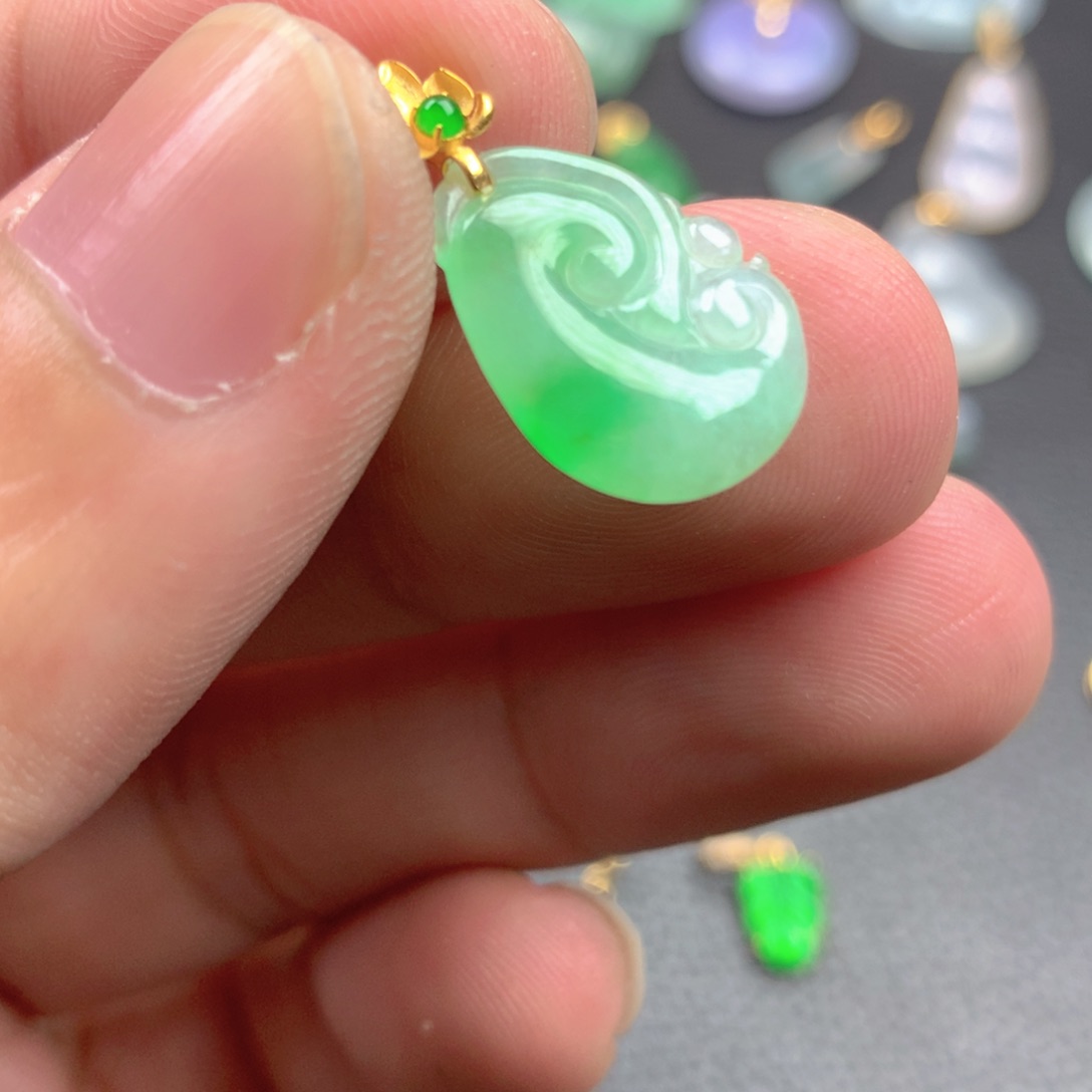 【闪购商品】颈饰18K金镶嵌翡翠翡翠