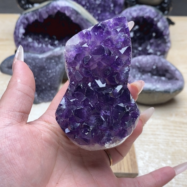 嚯***紫晶未镶嵌大型摆件（非配饰）