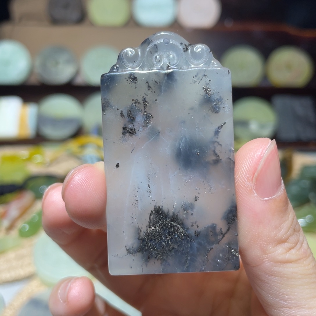 琳***茜岫玉未镶嵌颈饰颈饰