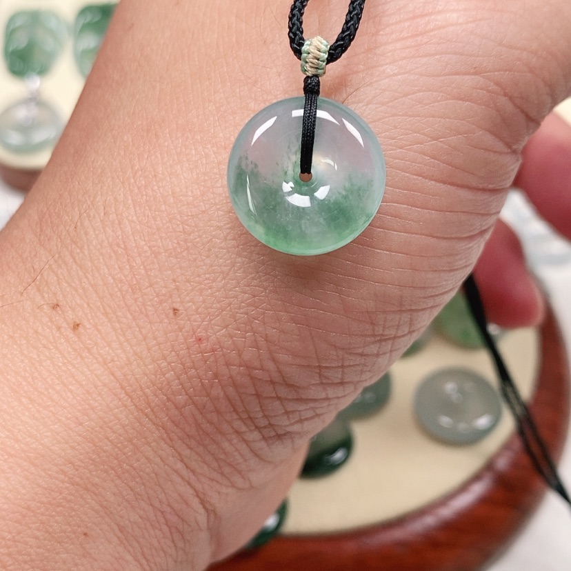 【闪购商品】翡翠未镶嵌颈饰河*?