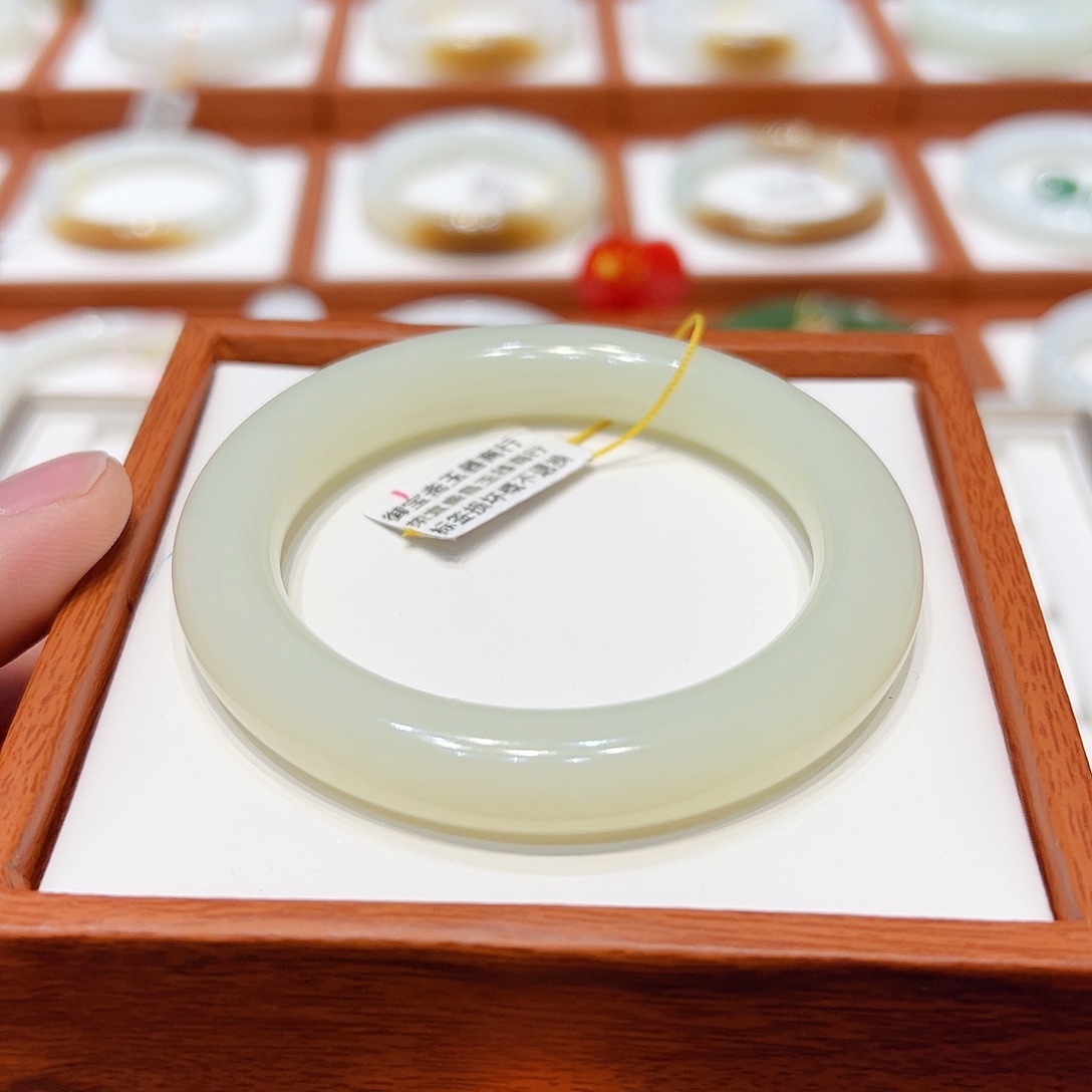 和田玉手镯未镶嵌吉****暖白