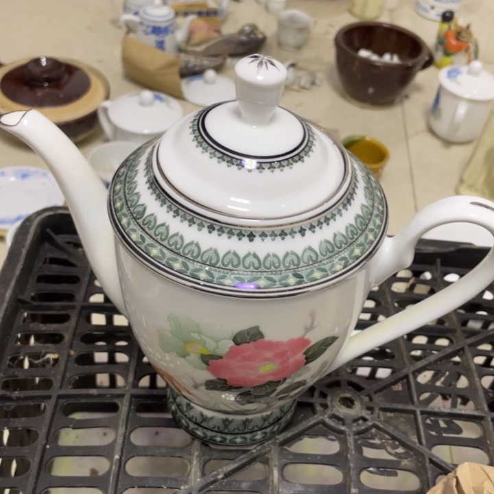 其他盘子碗砂锅都有