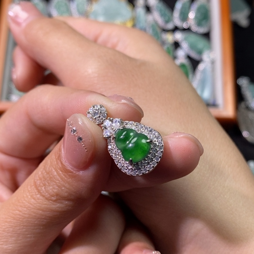 【闪购商品】翡翠颈饰未镶嵌天然