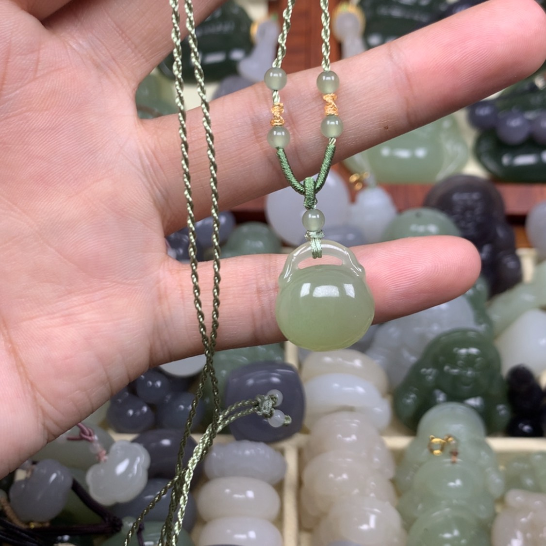 【闪购商品】颈饰未镶嵌和田玉