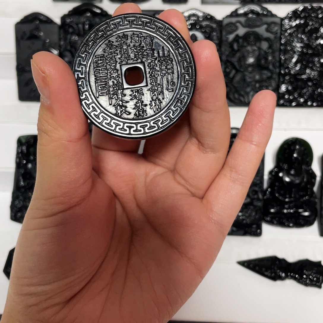 家***恼蛇纹石玉未镶嵌颈饰