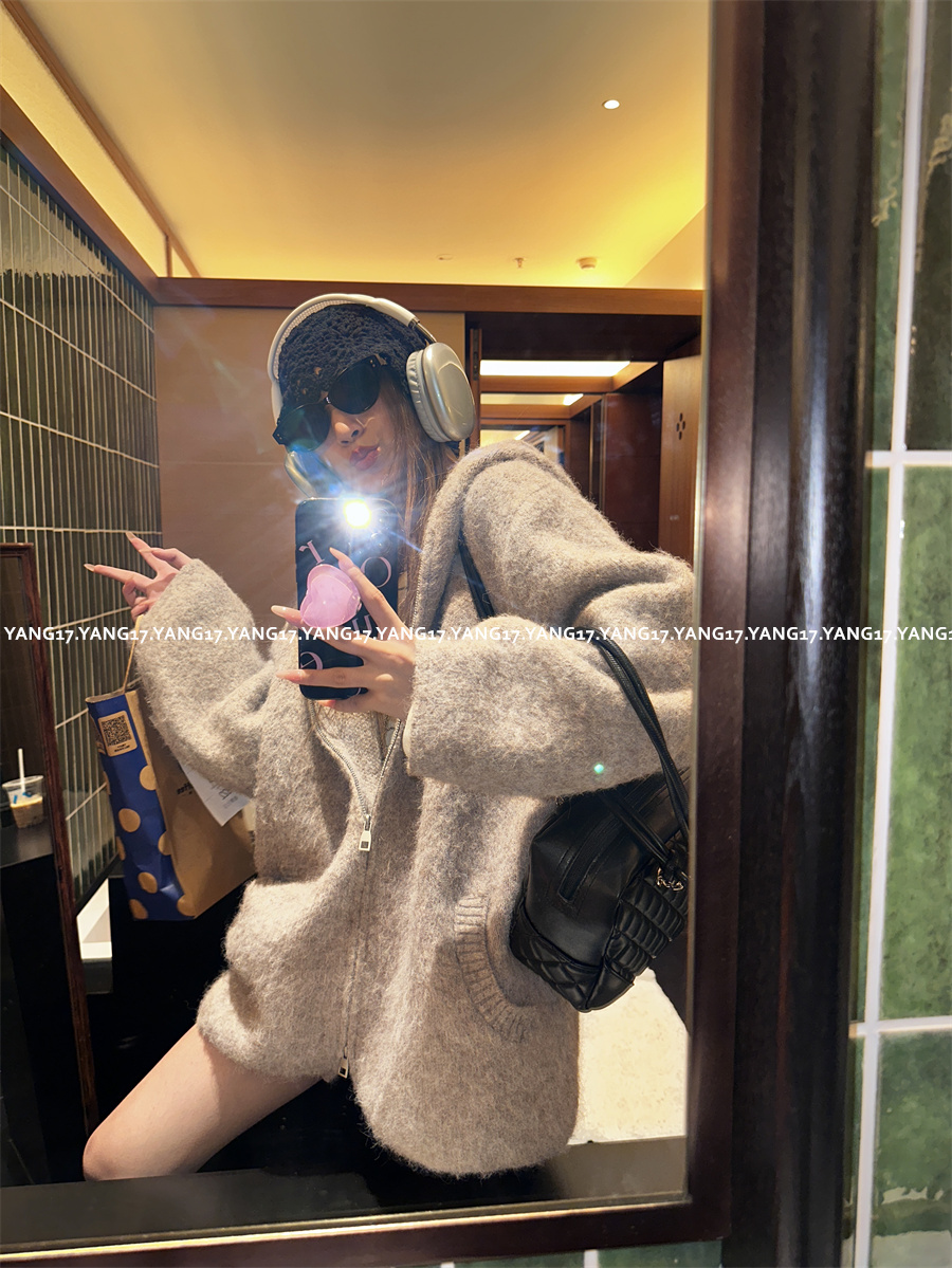 杨十七 “实穿特调”北海道毛绒绒温暖感慵懒感拉链连帽毛衣外套