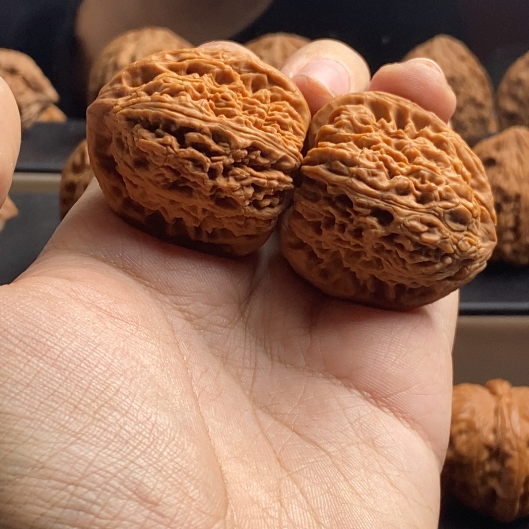 刘***奶吊坠文玩核桃南疆石37