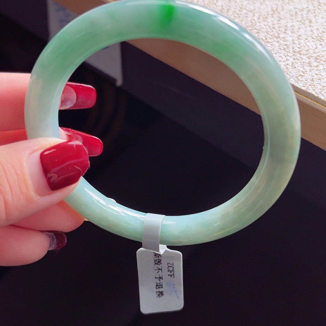 翡翠手镯未镶嵌手镯