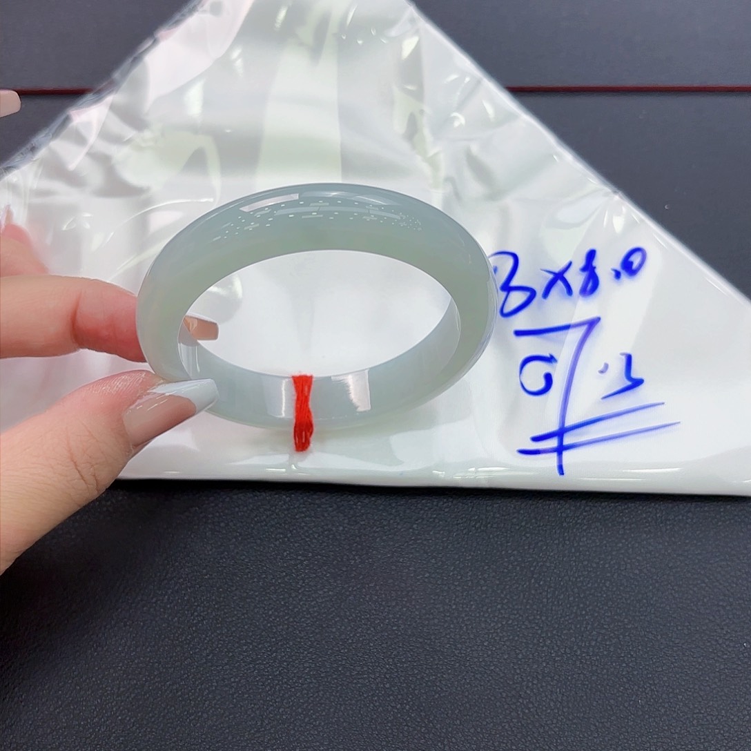 翡翠手镯未镶嵌手镯