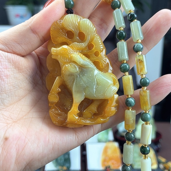 蛇纹石玉颈饰未镶嵌