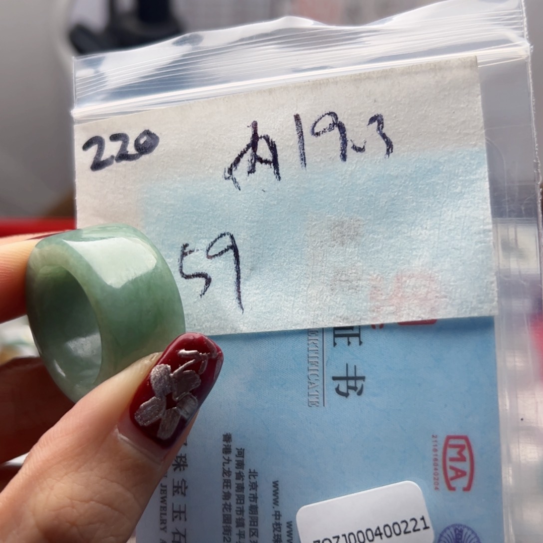 翡翠戒指未镶嵌H****?我