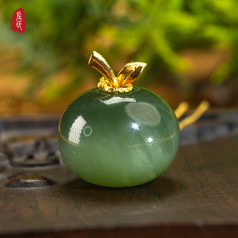 【左氏珠宝】18k镶嵌和田玉碧玉小苹果平安气质1780 