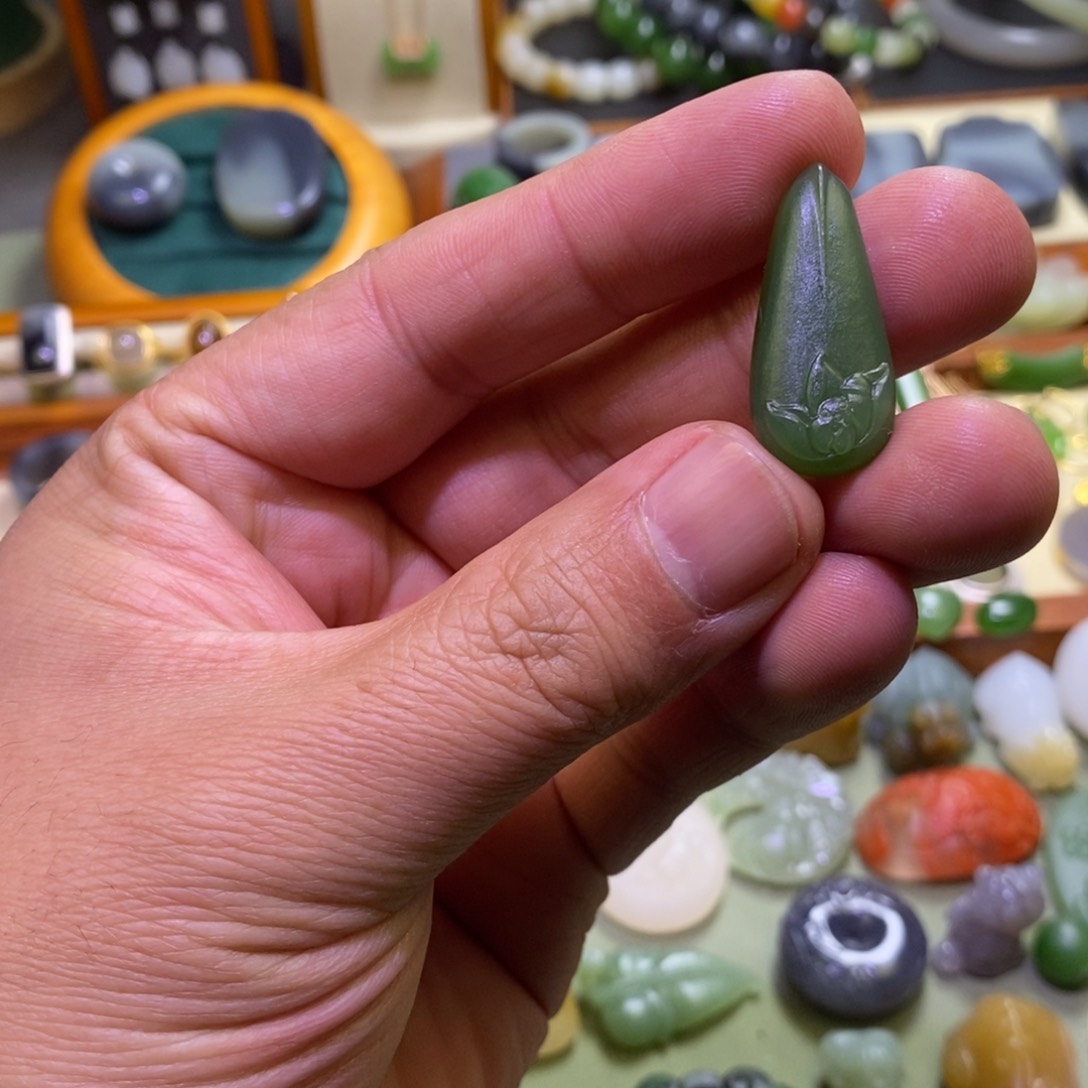 和田玉颈饰未镶嵌定制