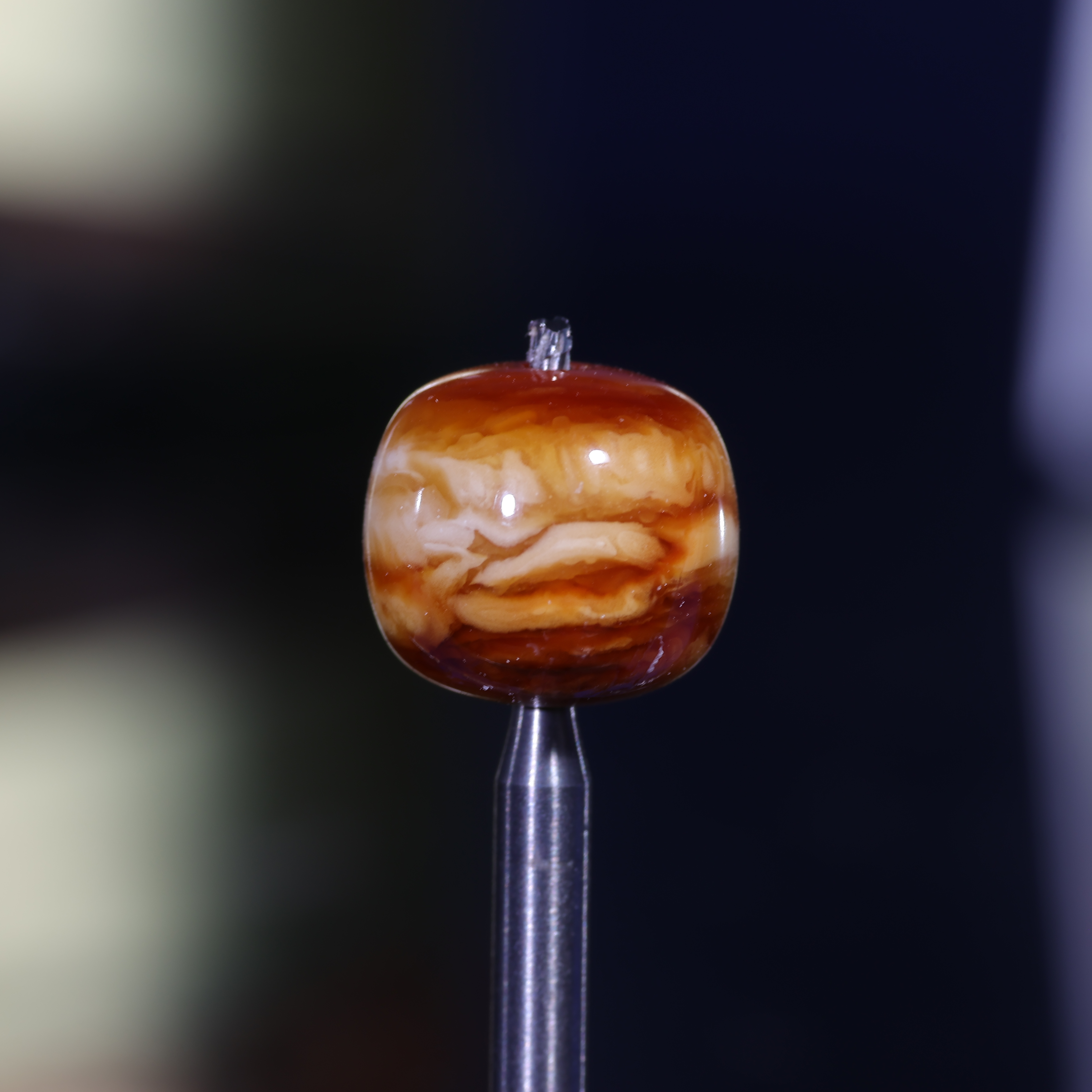 9m老型天然原矿一物一图沁色虎皮妖花顶珠单珠蜜蜡配饰-B828