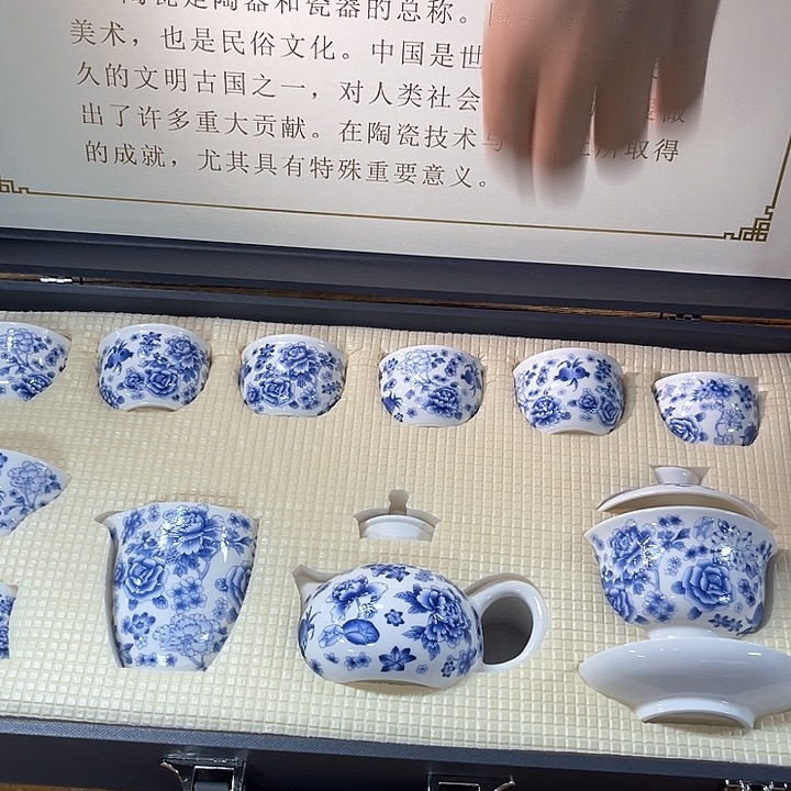 孤品茶具套装等。         
