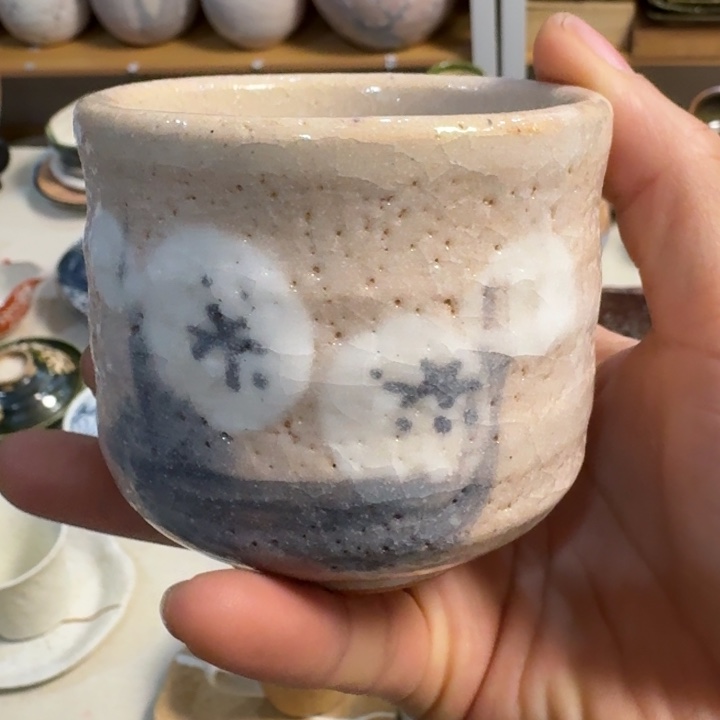 陶杯子里的水都被我喝