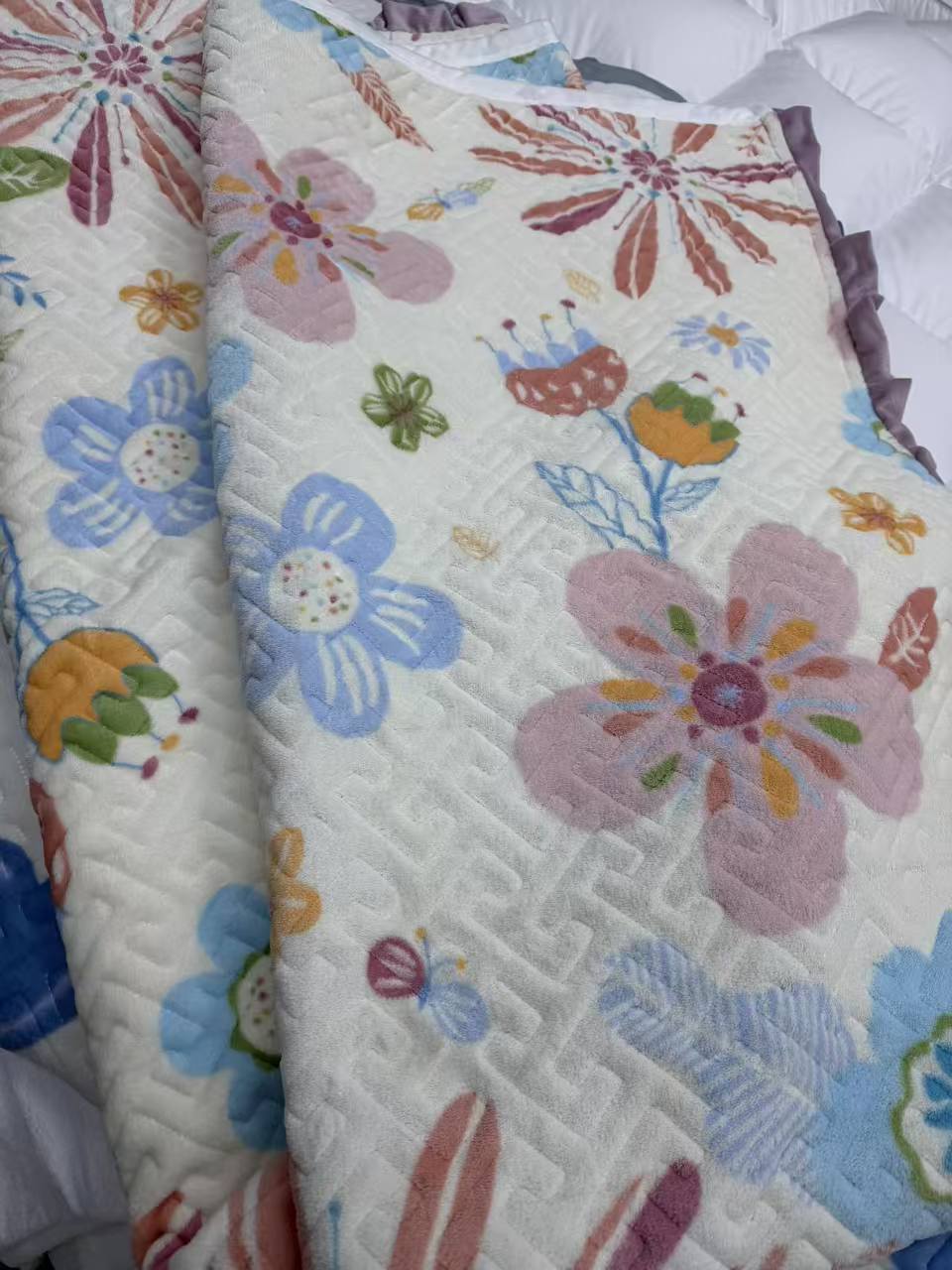 秋季绗缝保暖法式蕾丝牛奶绒