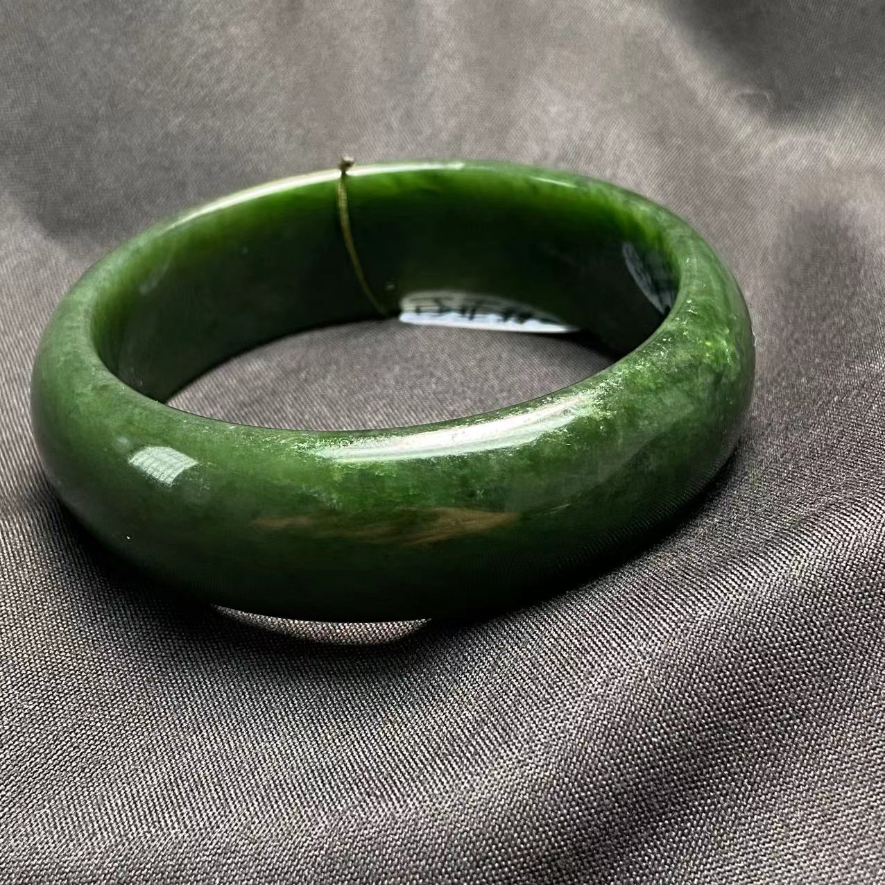 天然和田玉碧玉菠菜绿大圈口宽版轮胎手镯