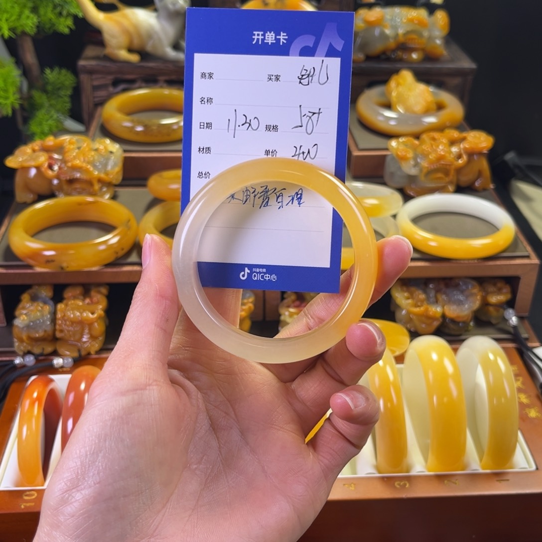 未镶嵌手镯石英质玉兔*