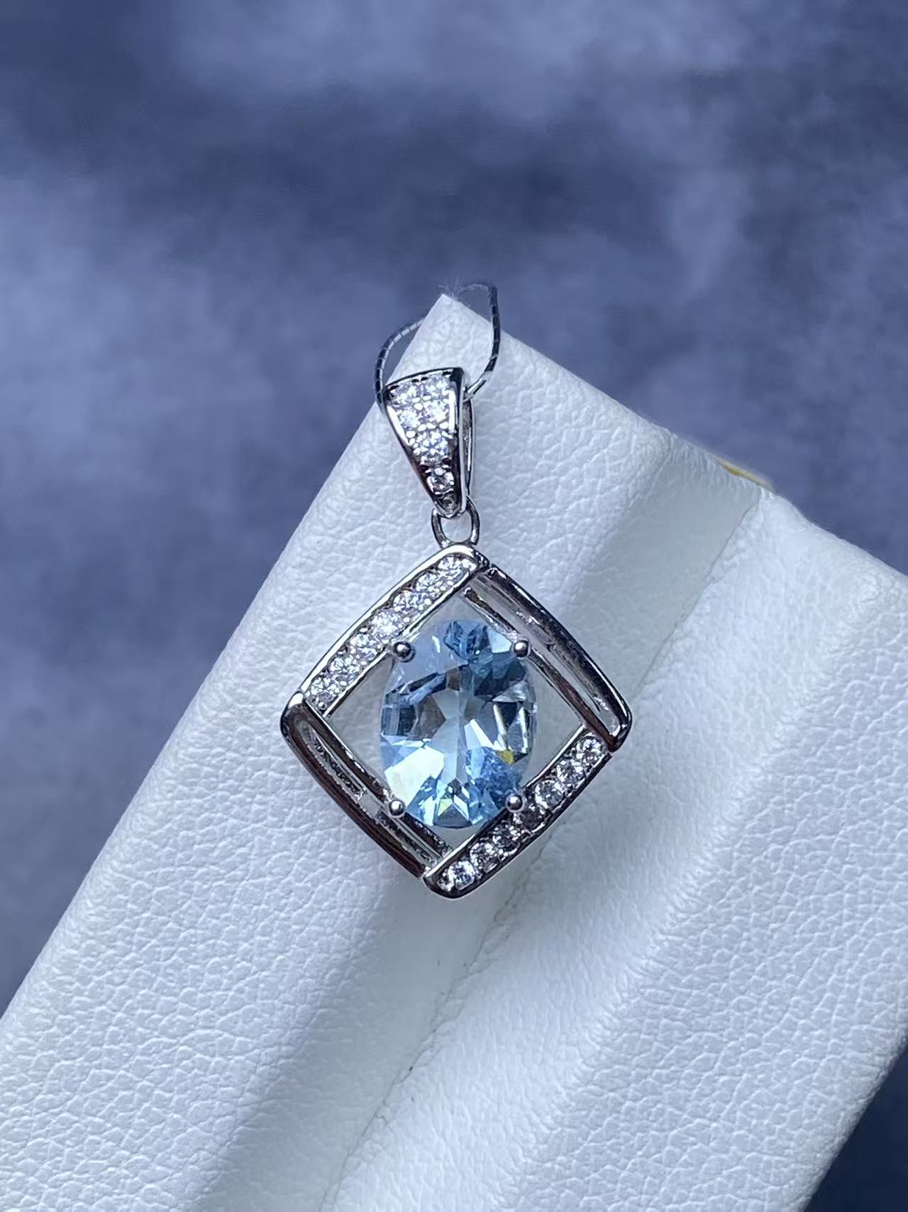 【工厂补贴】新疆阿勒泰天然海蓝宝石银镶吊坠时尚彩宝 多样发一D30