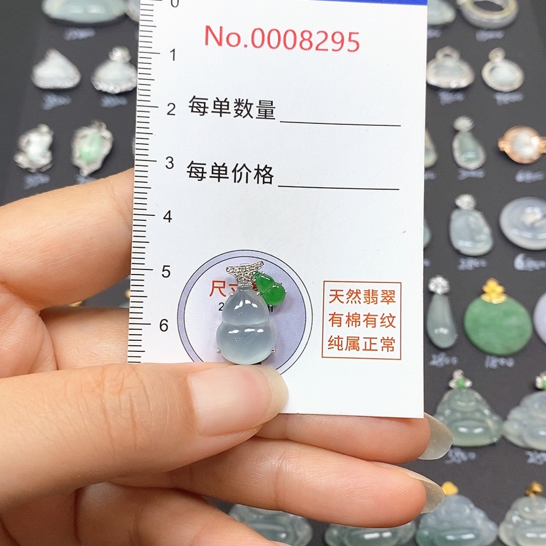 颈饰18K金镶嵌翡翠