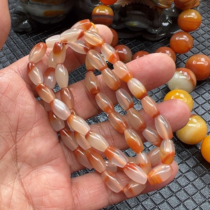 石英质玉（黄龙玉）颈饰合金