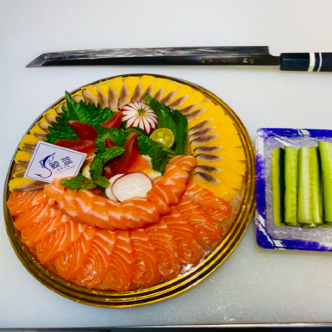 【刺身拼盘A】希鲮鱼1条，北极贝6片，三文鱼200g