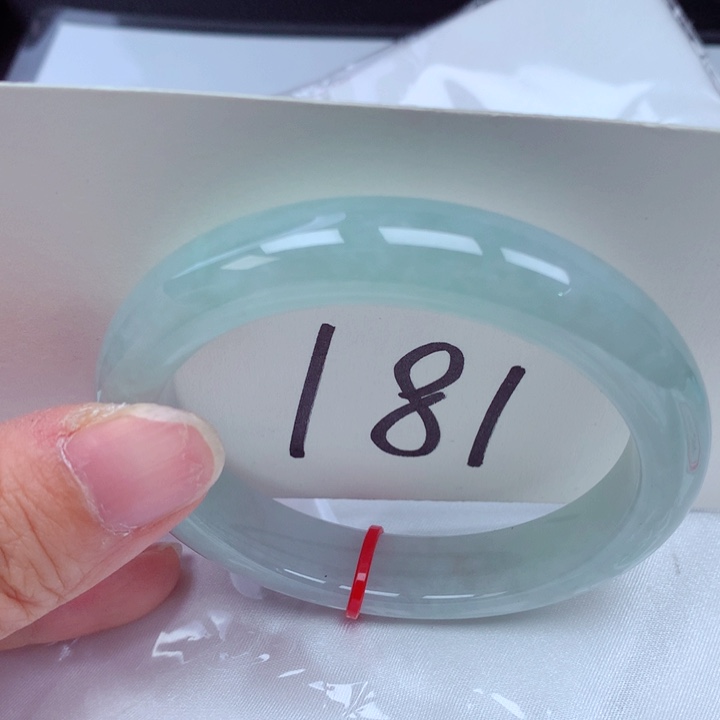 翡翠手镯未镶嵌翡翠