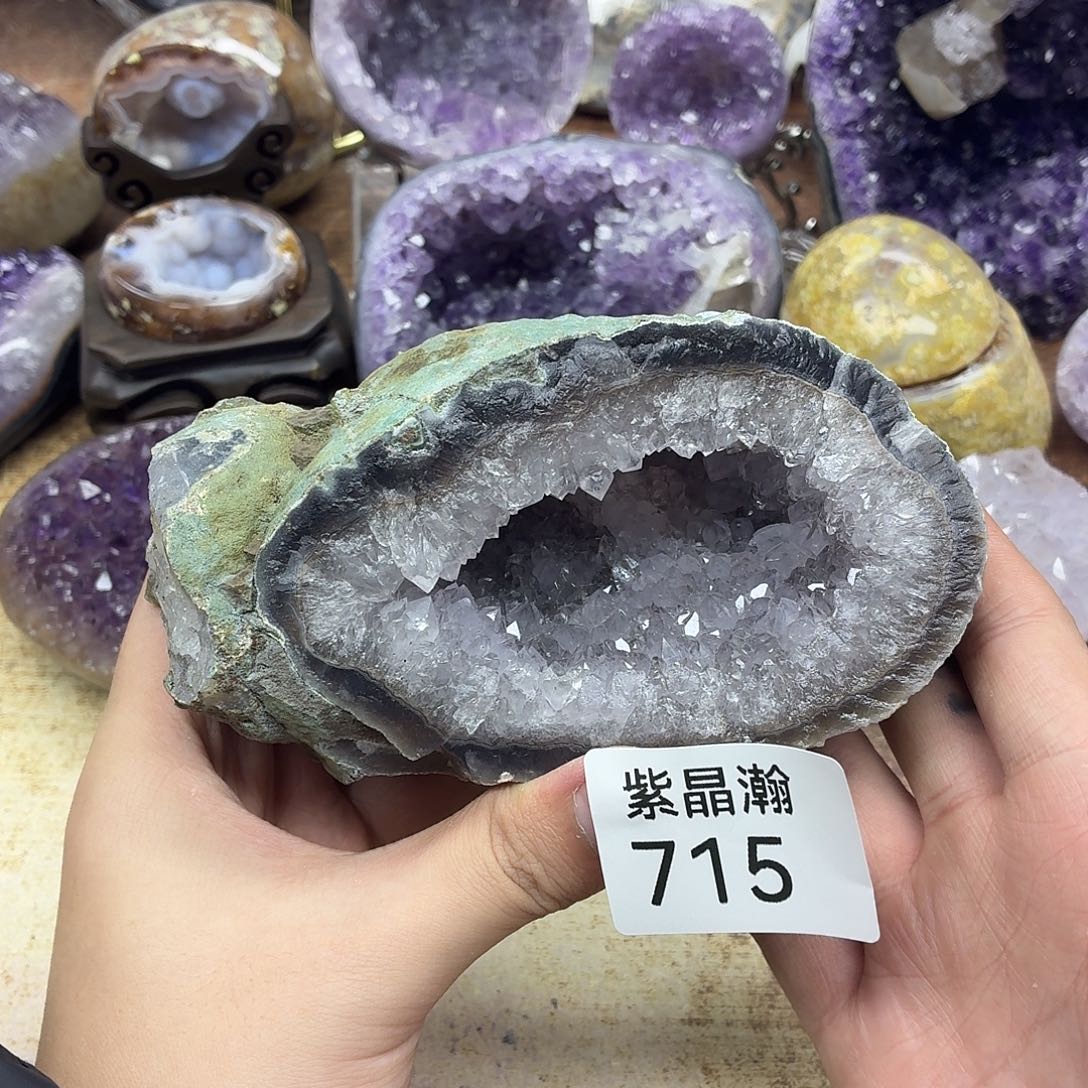 紫晶未镶嵌大型摆件（非配饰）