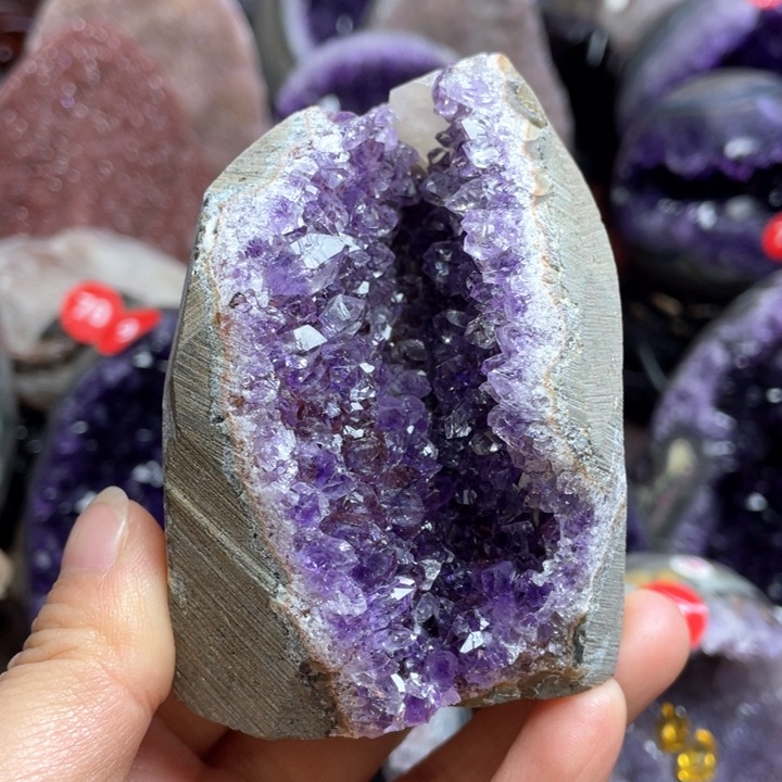 水晶摆件未镶嵌捡漏