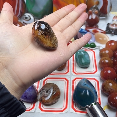 玛瑙/玉髓耳环未镶嵌