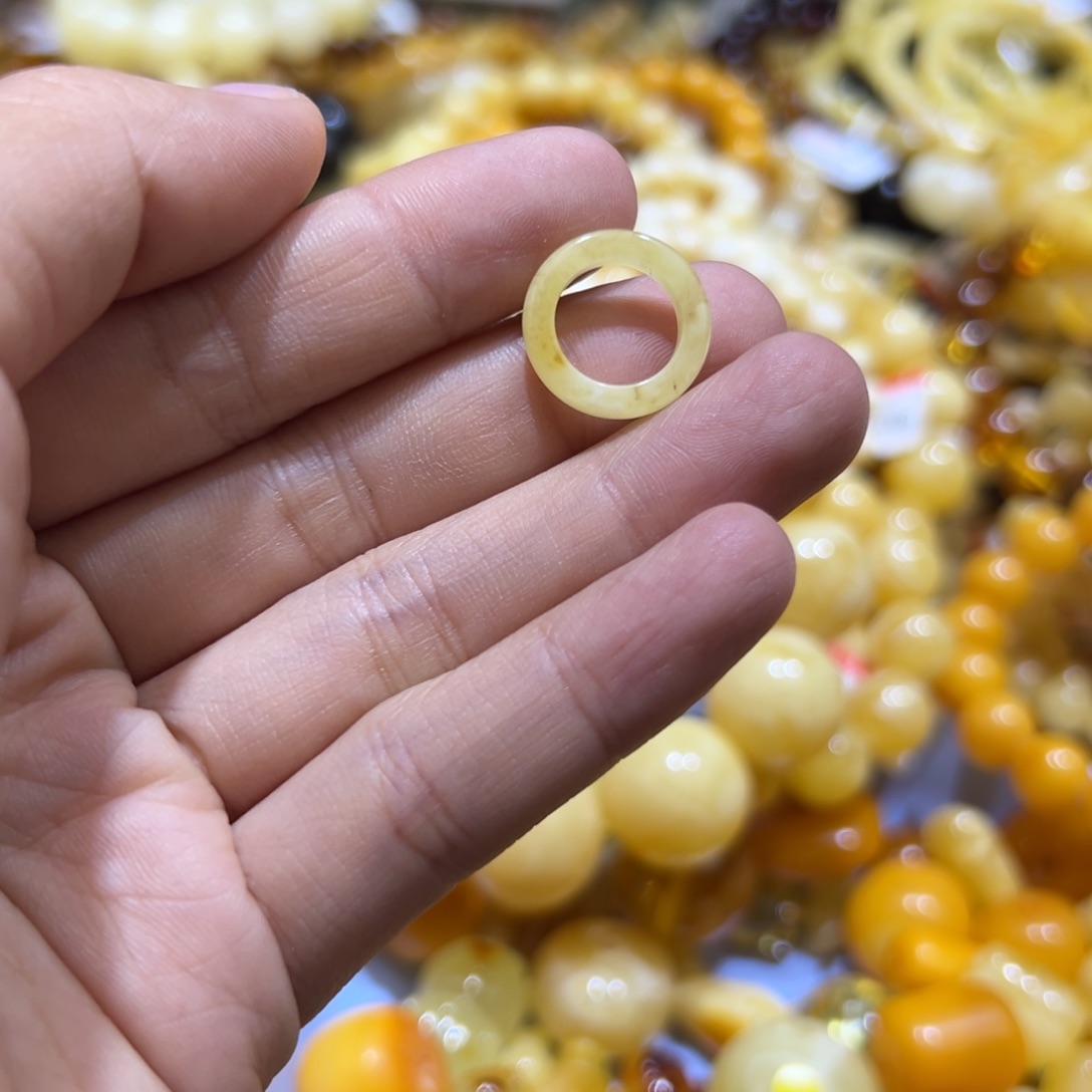 琥珀珠宝奇石未镶嵌