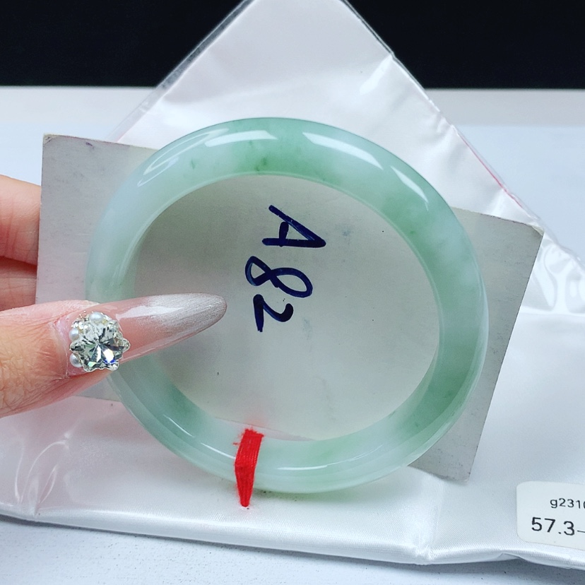 【闪购商品】翡翠手镯未镶嵌57.3圈