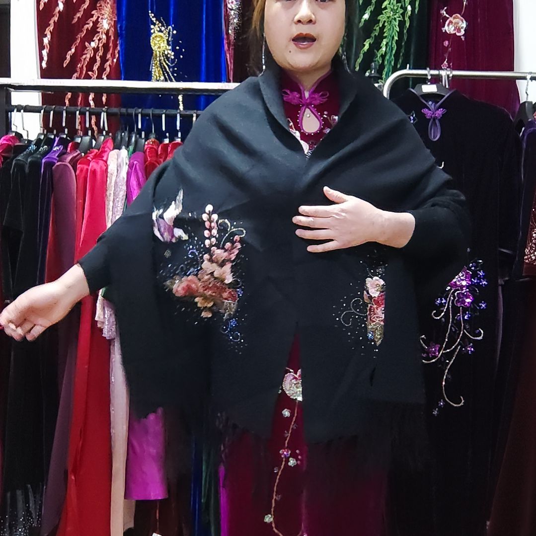 黑色重工带流苏外披均码