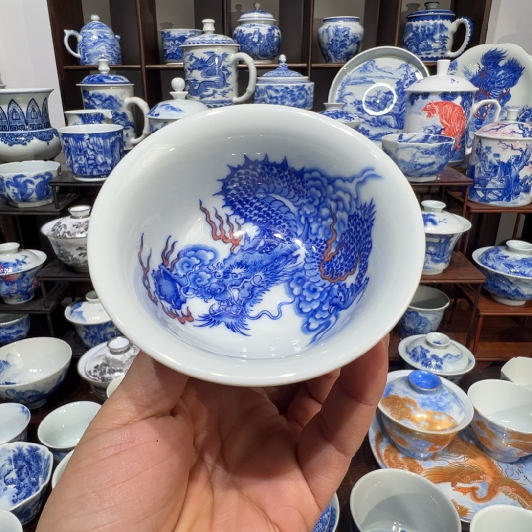 青花龙纹压手杯杯