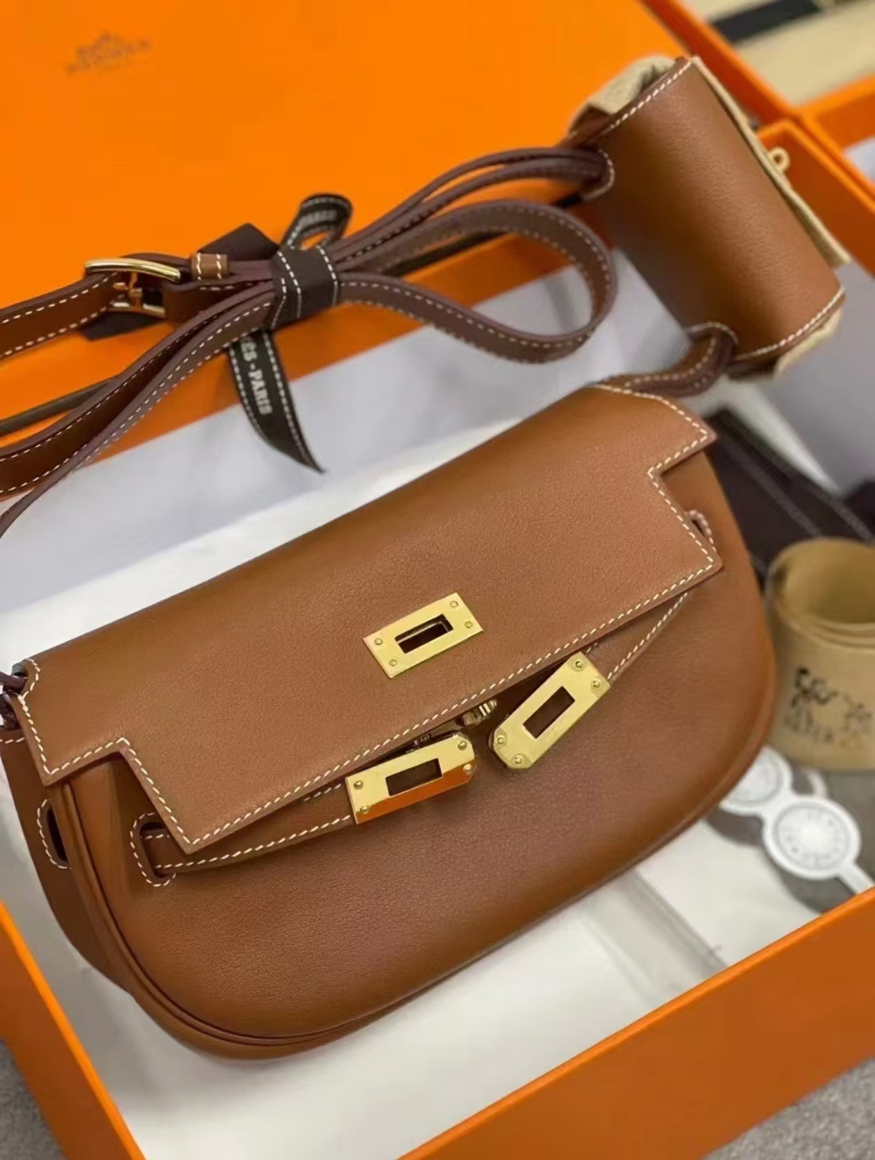 未使用 Hermes/爱马仕  Kelly moove金棕金扣 W刻