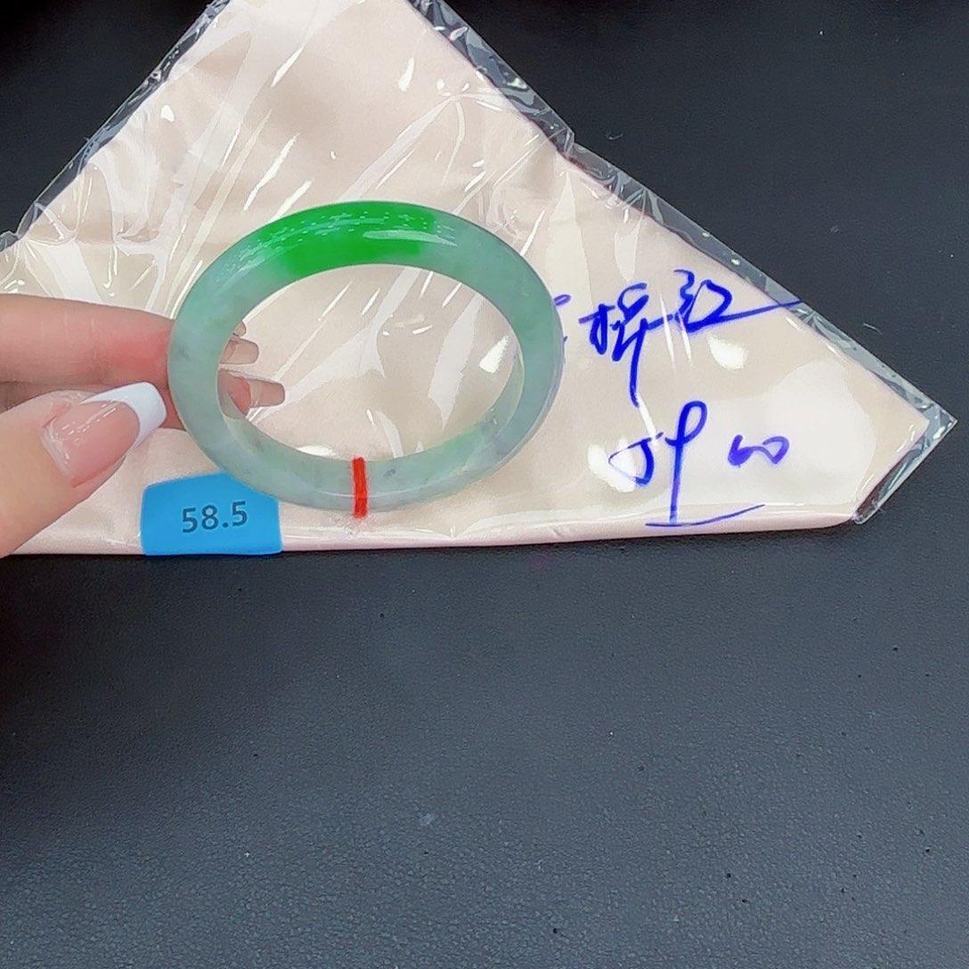 翡翠手镯未镶嵌手镯