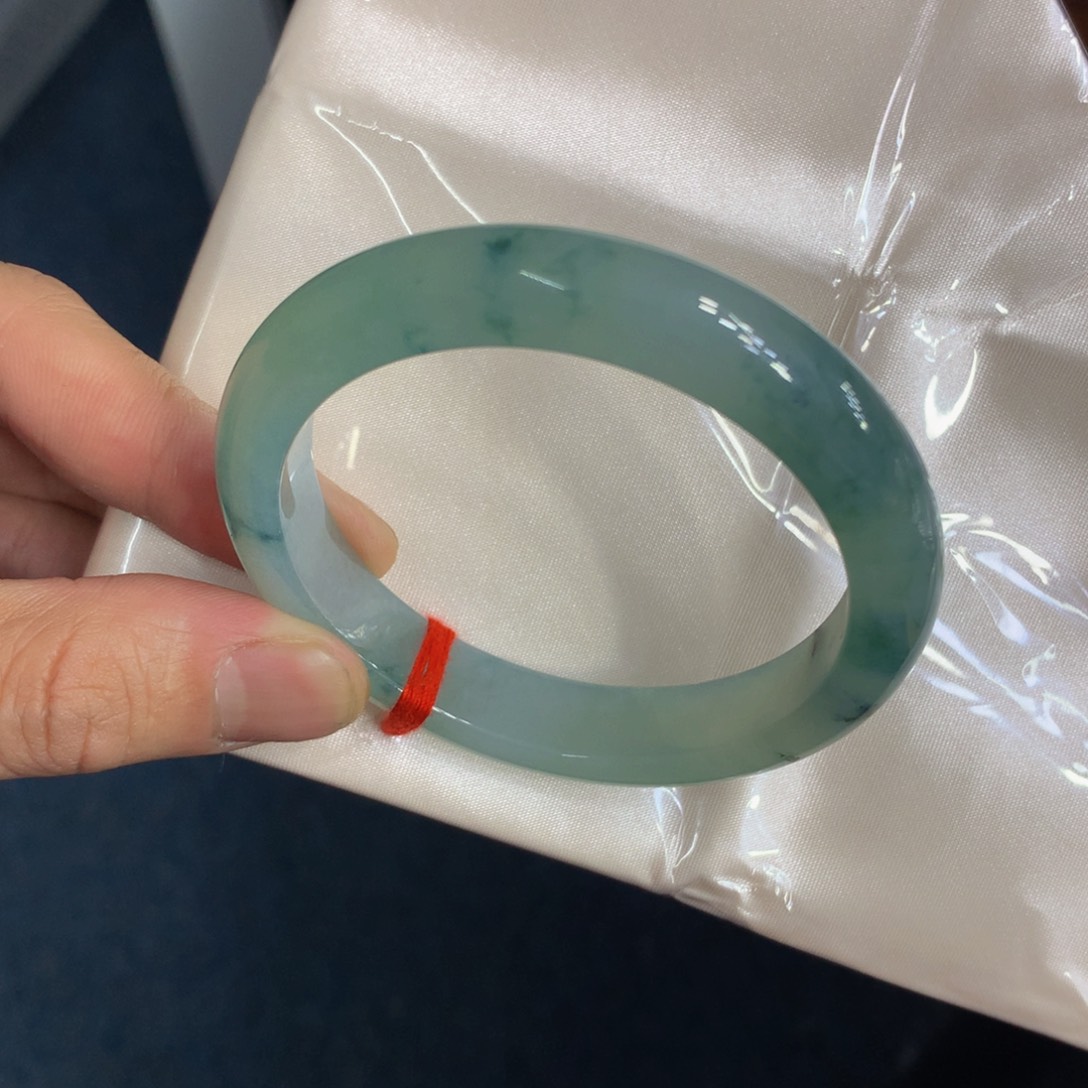 翡翠手镯未镶嵌?*晞翡翠