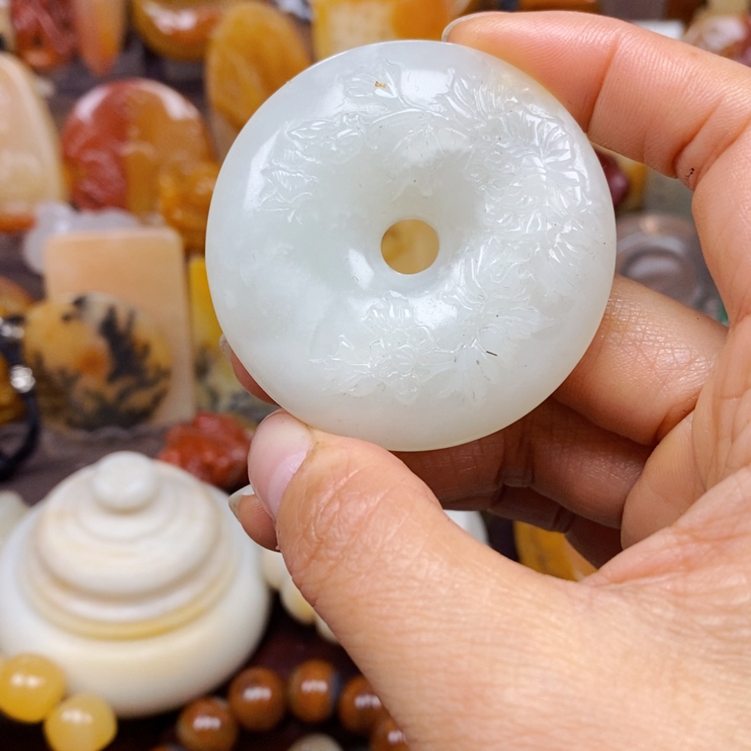 石英质玉（黄龙玉）颈饰未镶嵌