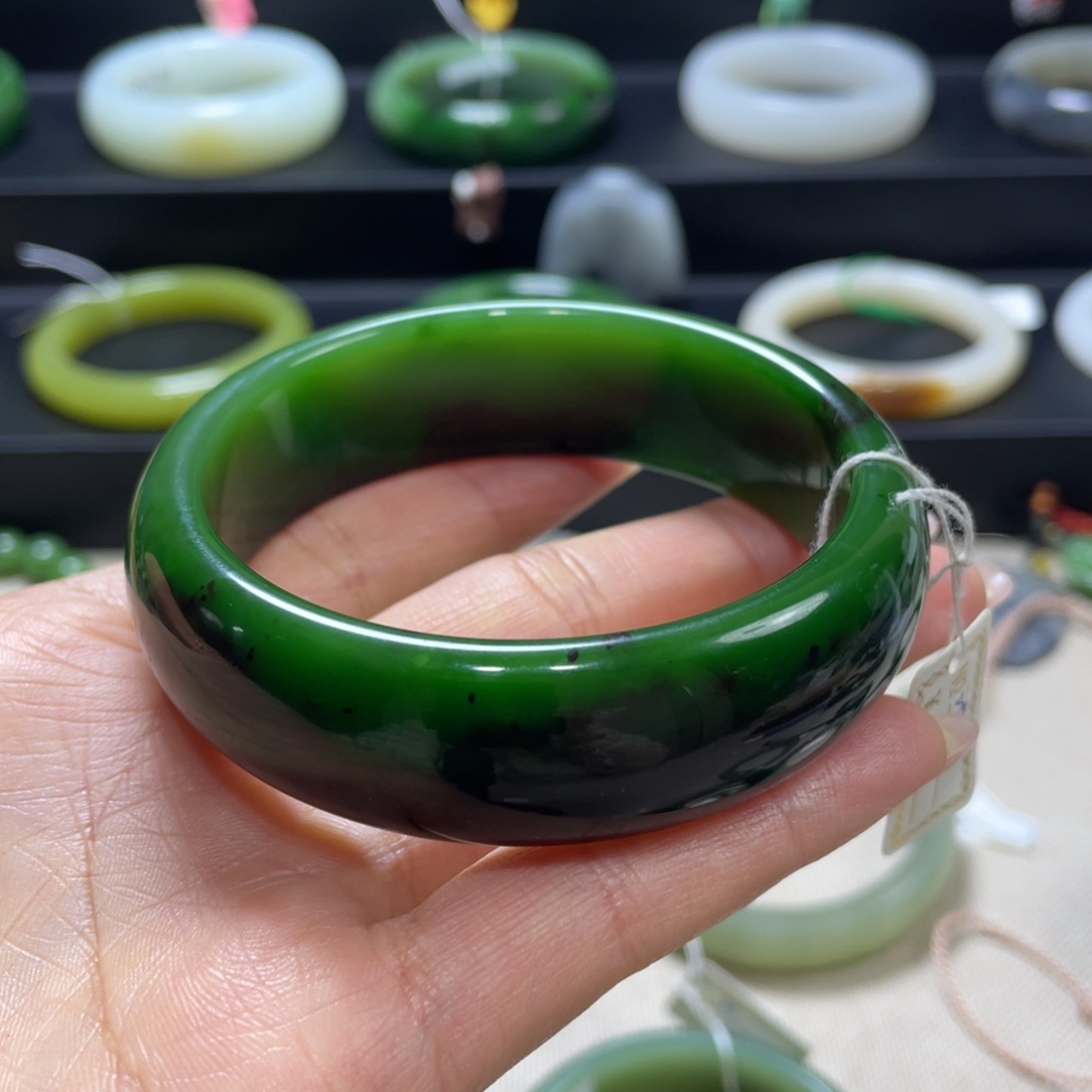 和田玉（碧玉）未镶嵌手镯俄碧老料辣绿聚红皮轮胎镯