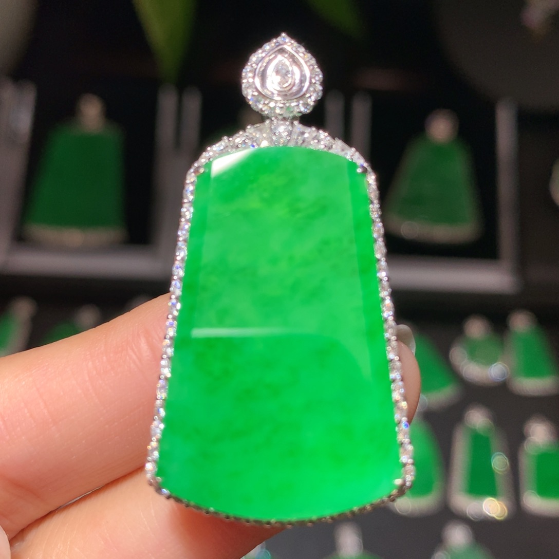 翡翠颈饰18K金镶嵌翡翠