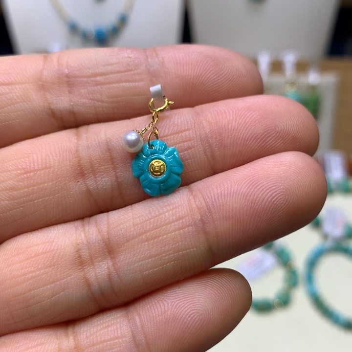 绿松石18K金镶嵌挂件