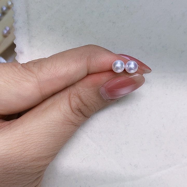 18K金镶嵌海水珍珠耳钉5-5.5