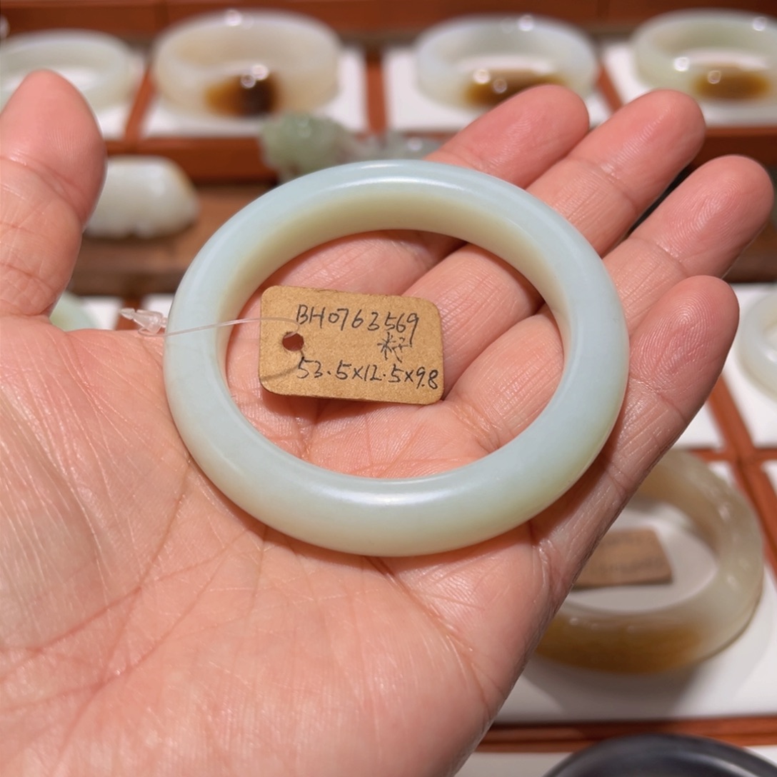 和田玉（青白玉）手镯未镶嵌