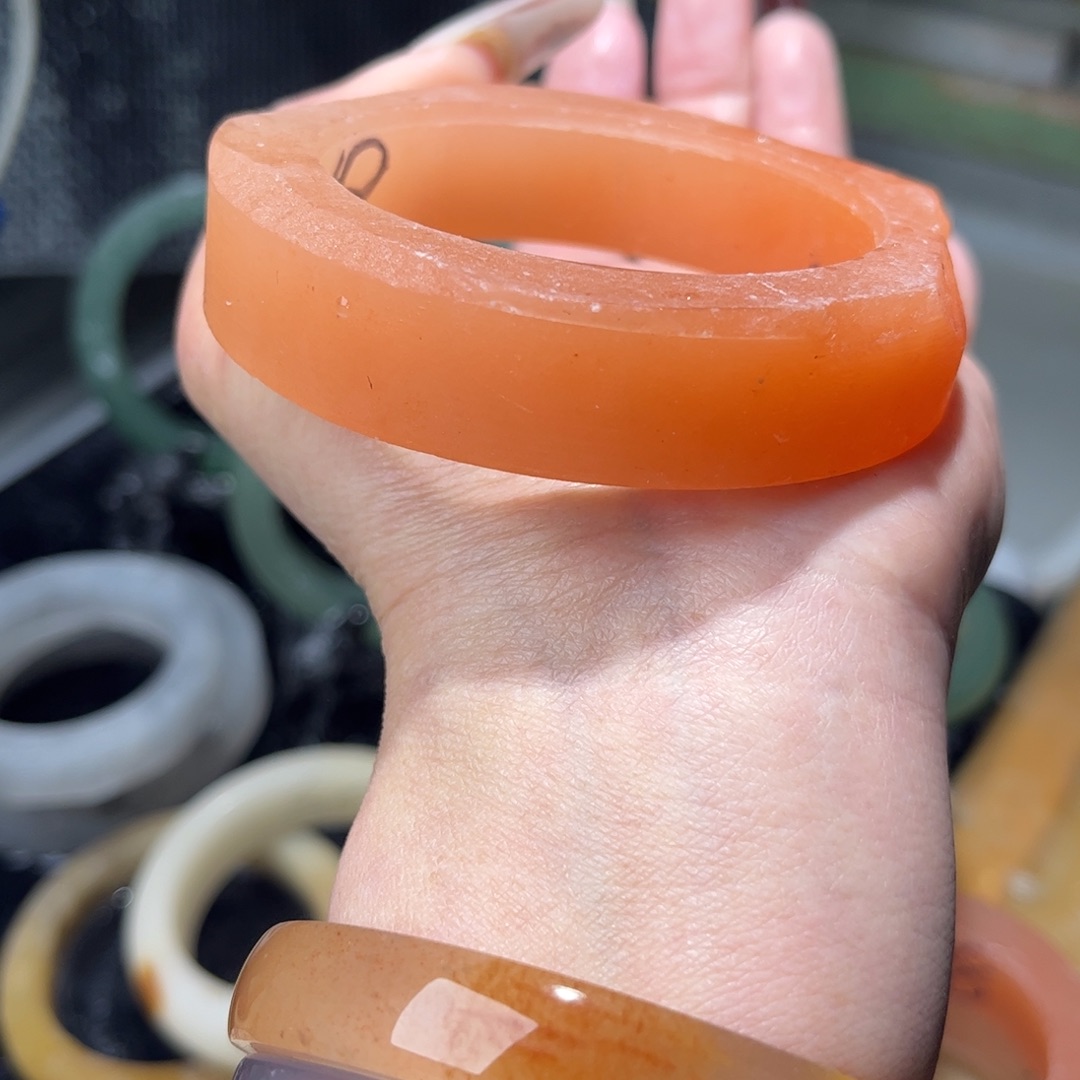 石英质玉未镶嵌手镯