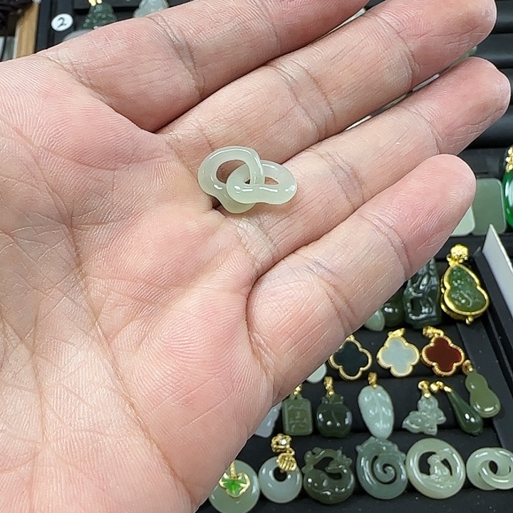 和田玉吊坠(不含链)未镶嵌天*中